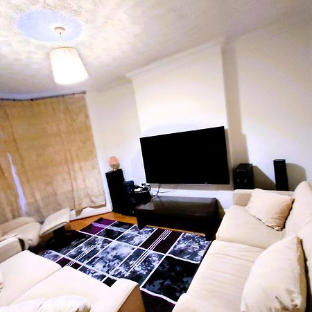 Edwardian 4 Bedrooms With 4 Bathrooms Townhouse, Next To Underground, Accommodates 10 People Londýn Exteriér fotografie