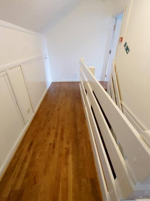 Edwardian 4 Bedrooms With 4 Bathrooms Townhouse, Next To Underground, Accommodates 10 People Londýn Exteriér fotografie