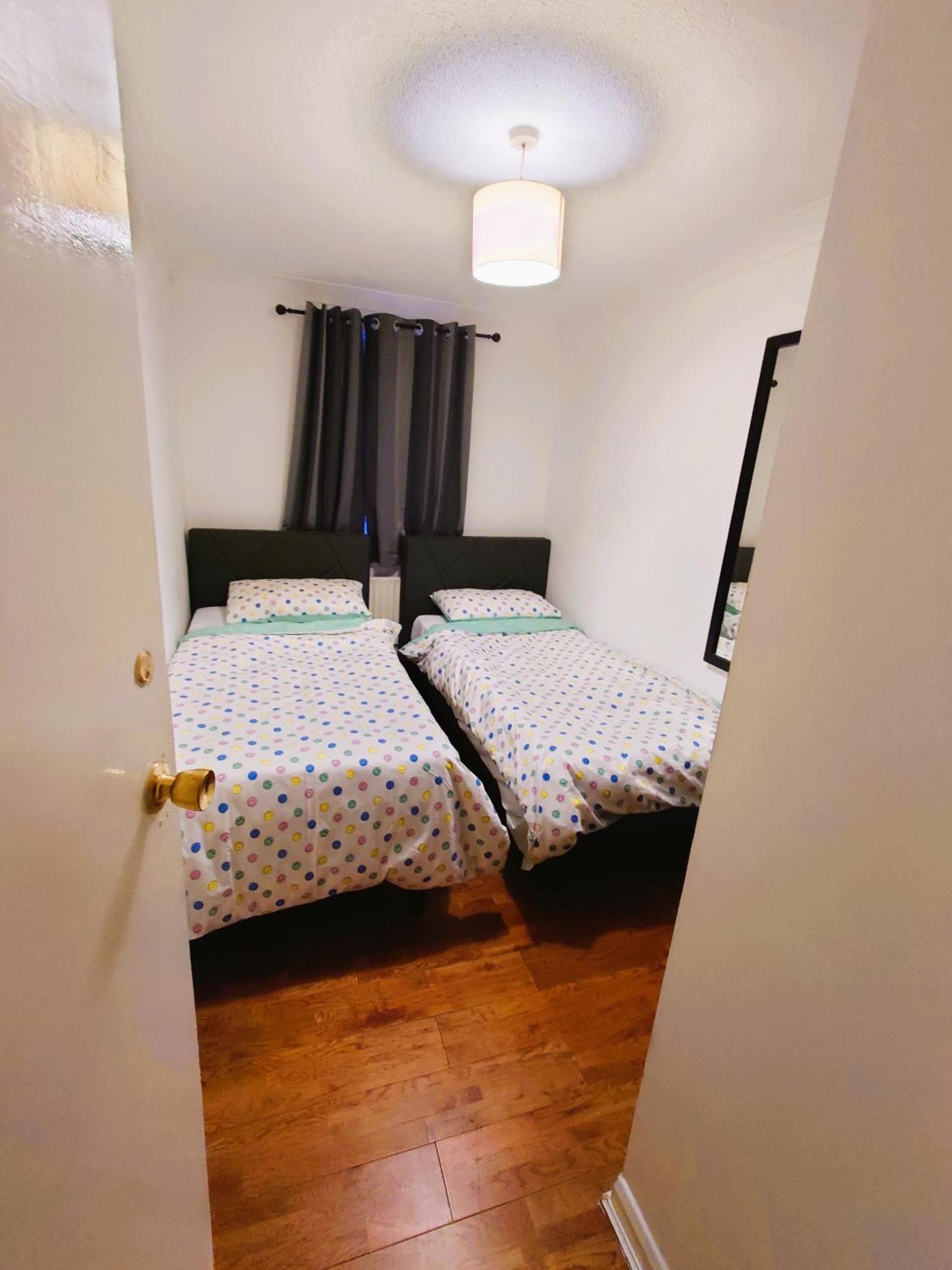 Edwardian 4 Bedrooms With 4 Bathrooms Townhouse, Next To Underground, Accommodates 10 People Londýn Exteriér fotografie